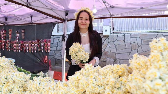 4.Bayındır Turan Mahallesi Nergis ve Kuru Çiçek Festivali Buluşturdu