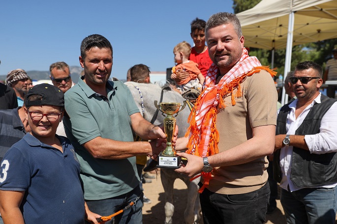 Buca’da Geleneksel Rahvan At Yarışları düzenlendi