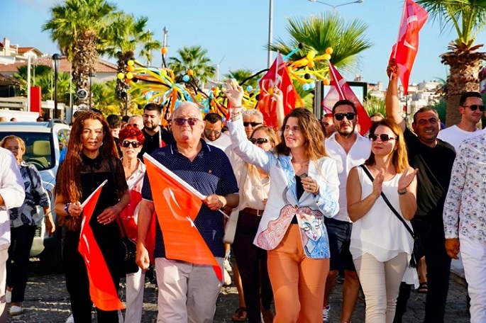 Çeşme Festivali, “90’larda Çeşme” teması ile başladı