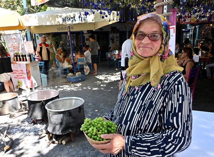 Coğrafi İşaretli Bademli Koruk Şerbeti Kazanlarda Kaynadı!