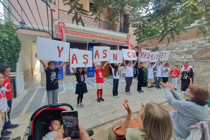 ÇYDD İzmir Binlerce Gence Dokundu