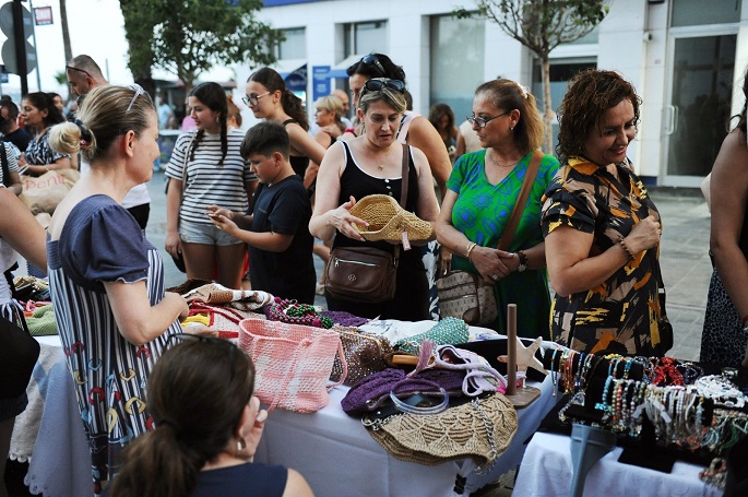 Karşıyaka Çarşısı ‘El Emeği Gece Pazarı’ İle Şenlendi 