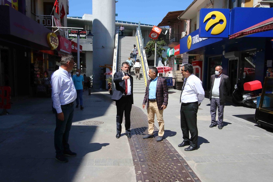 Bayraklı Sevgi Yolu’na yağmur suyu kanalı