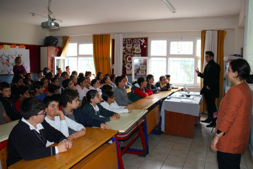 Çeşme’de öğrencilere “Sıfır Atık Eğitimi” 