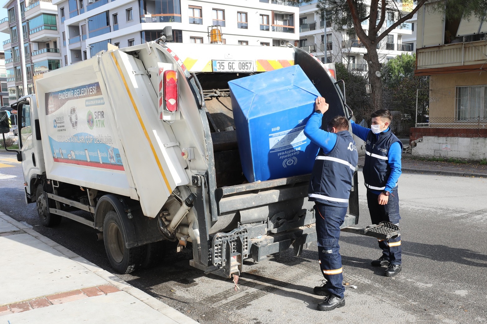 Geri dönüşümden Gaziemir’in kasasına 1 milyon 150 bin lira