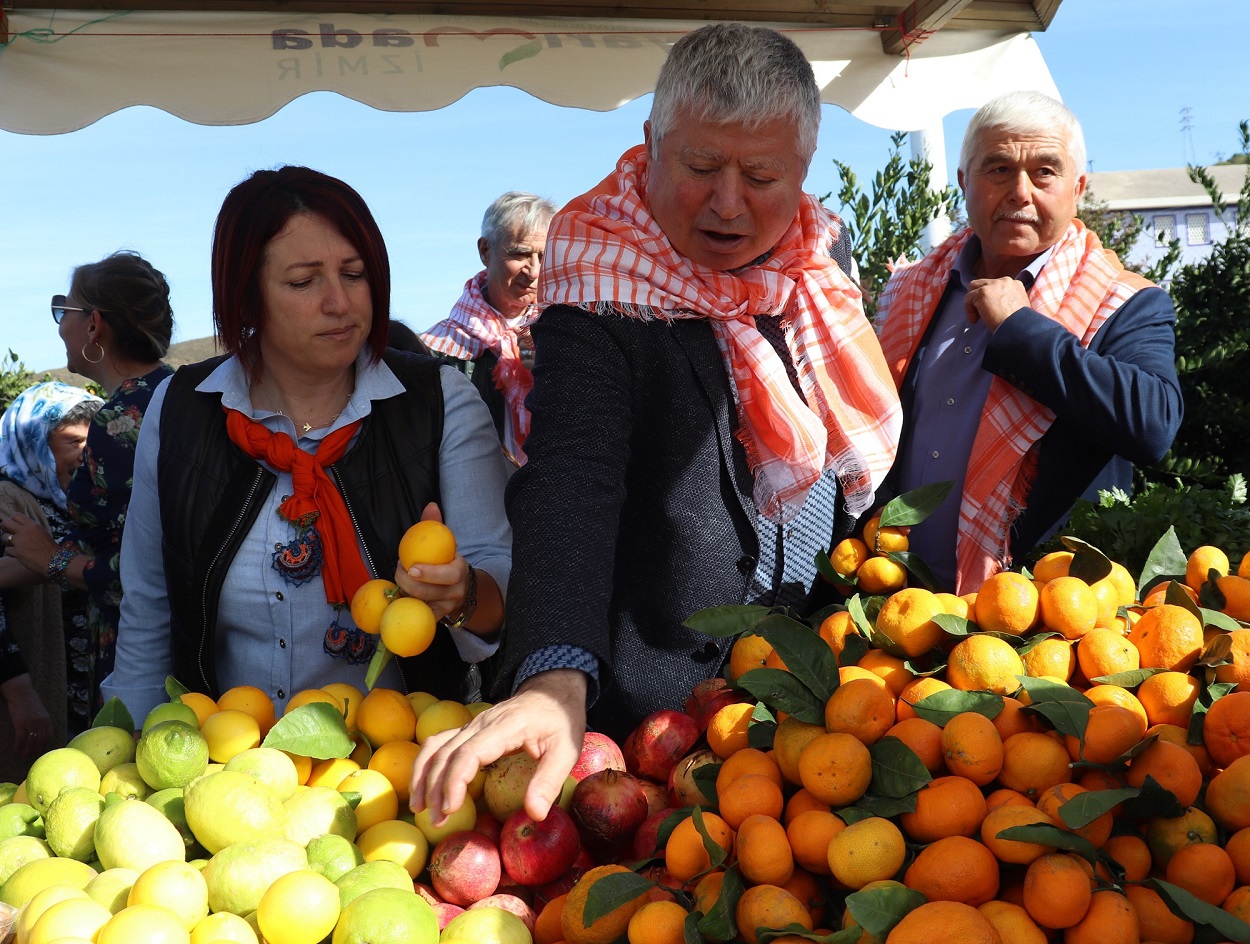 Karaburun’da 12’nci kez mandalina buluşması